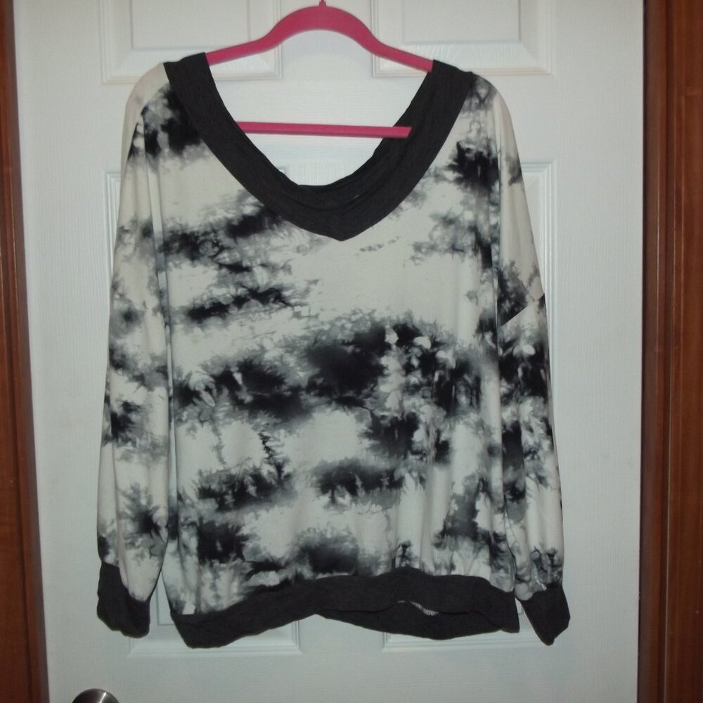 4/$20 Gently Used Sweet Lovely Boutique Jersey 1XL
